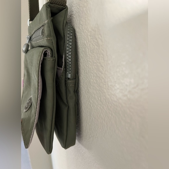 Kipling crossbody bag, LIKE NEW!!! Same or next day shipping - Picture 5 of 5